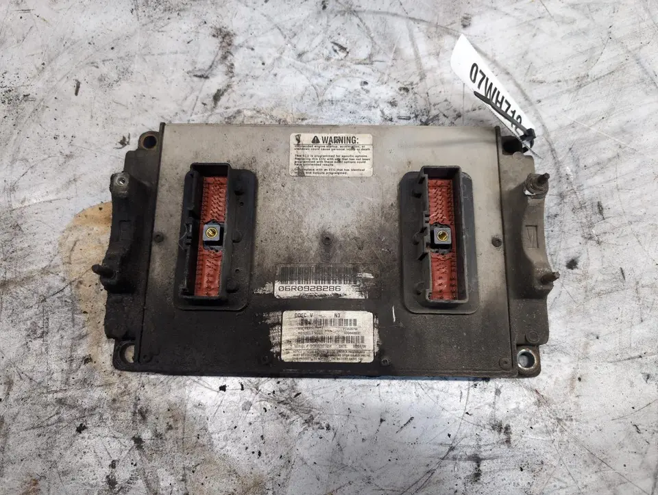 ECM Detroit DDEC V (Serie 60 con EGR) — se ven los dos conectores de 30 pines